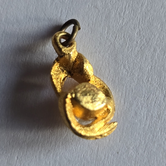 Vintage pendant charm gold tone white ball small dainty - Picture 5 of 6